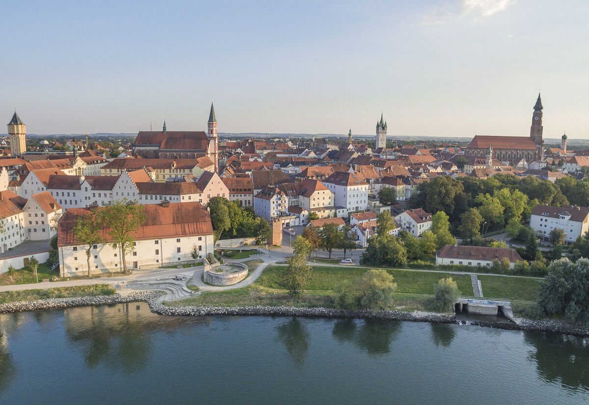 99 Places: Reise- und Regionalmagazin in Print, Web und Podcast