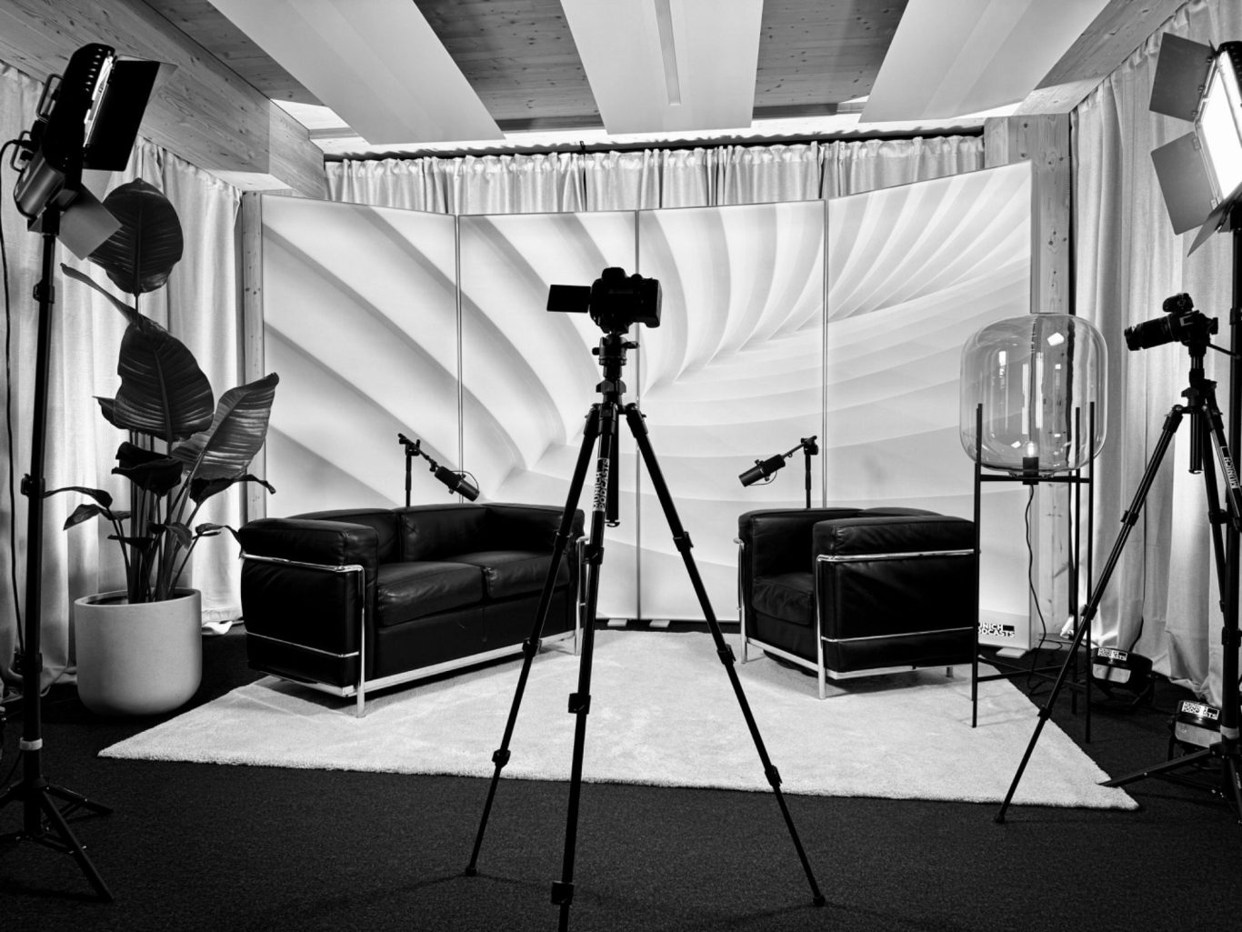 Foto von Studio MUNICH PODCASTS in schwarz-weiß